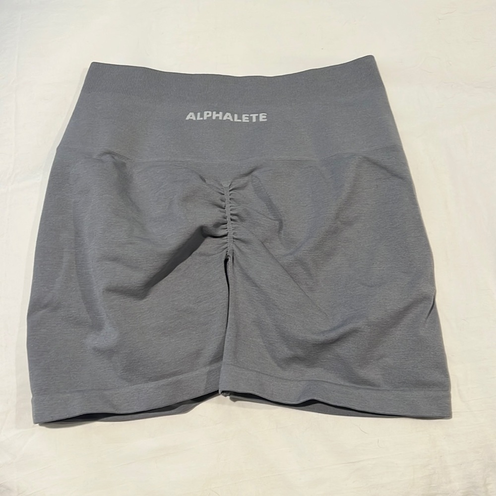 Alphalete Amplify size medium short in like new condition